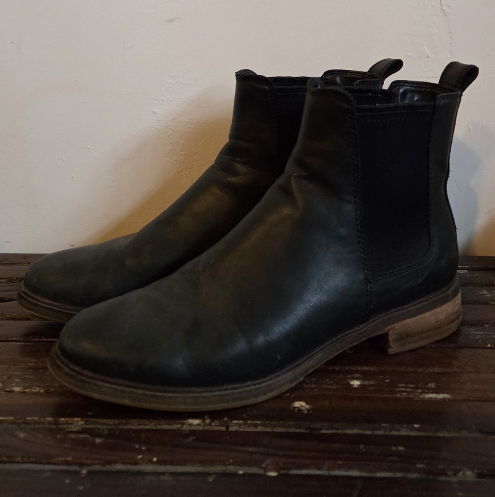 Women's Clark Chelsea Boots Size 9.5